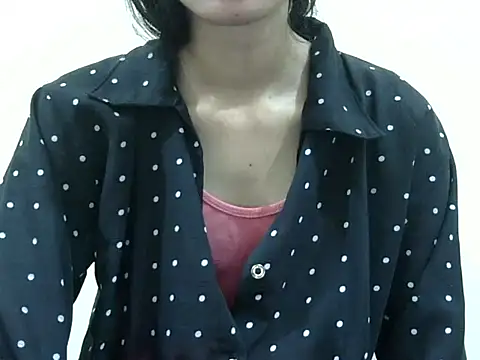 Snapshot of smallcuute chatting on November 2025 09:48:01 PM smallcuute online show from November 2025 09:48:01 PM