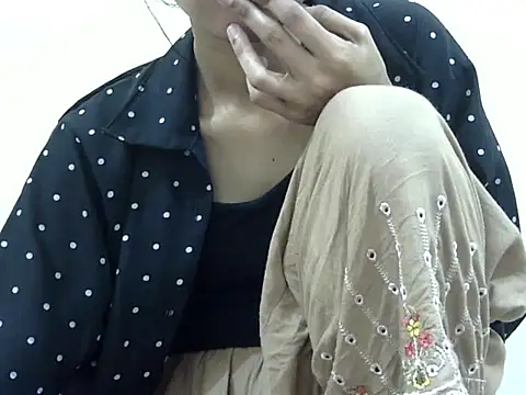 Snapshot of smallcuute chatting on November 2025 08:47:02 AM smallcuute online show from November 2025 08:47:02 AM