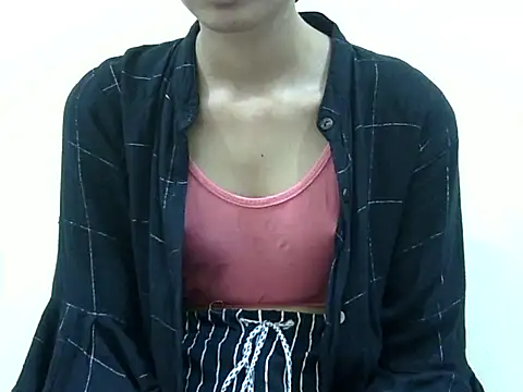 Snapshot of smallcuute chatting on November 2025 08:13:01 AM smallcuute online show from November 2025 08:13:01 AM