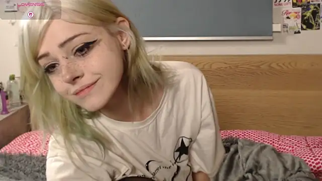 Snapshot of triplebakaaa chatting on November 2025 07:06:01 PM triplebakaaa online show from November 2025 07:06:01 PM