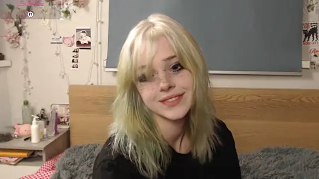 Snapshot of triplebakaaa chatting on November 2025 10:47:01 PM triplebakaaa online show from November 2025 10:47:01 PM