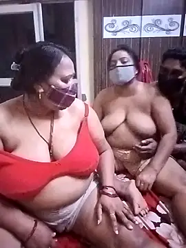 LoveOnStream online show from February 2026 01:44:02 PM