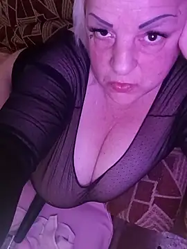 AnnStefanixh online show from April 2026 04:33:01 PM