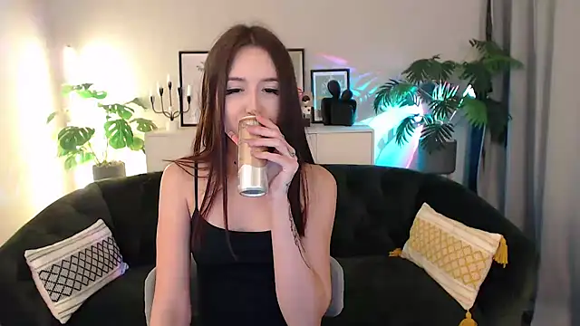 Snapshot of BlackEyesGirl chatting on November 2025 06:39:01 AM BlackEyesGirl online show from November 2025 06:39:01 AM