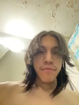 Snapshot of heytherepeoples717 chatting on December 2025 05:02:02 AM heytherepeoples717 online show from December 2025 05:02:02 AM