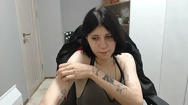 TinaQuiin online show from September 2025 08:10:01 AM