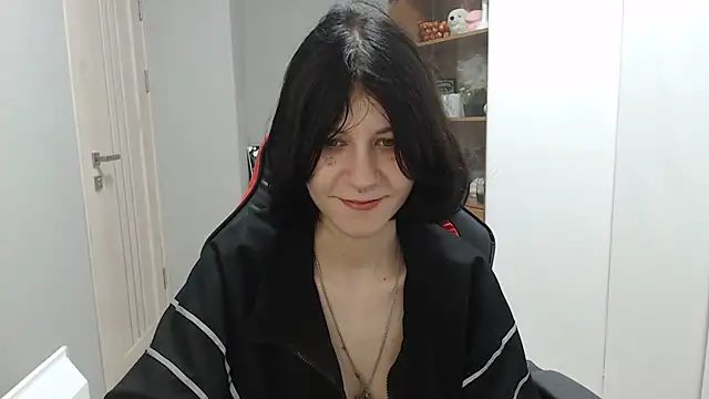 TinaQuiin online show from September 2025 08:10:01 AM