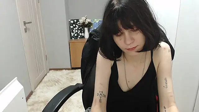 TinaQuiin online show from October 2025 08:06:01 AM