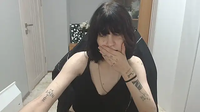 TinaQuiin online show from October 2025 08:02:01 AM