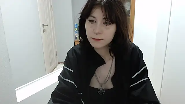 TinaQuiin online show from November 2025 09:03:02 AM