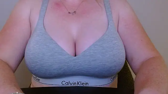 Esmee-Xxx online show from October 2025 08:10:02 PM