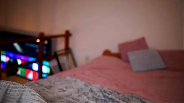 Snapshot of Emilyvanroessel chatting on February 2026 05:02:02 PM Emilyvanroessel online show from February 2026 05:02:02 PM