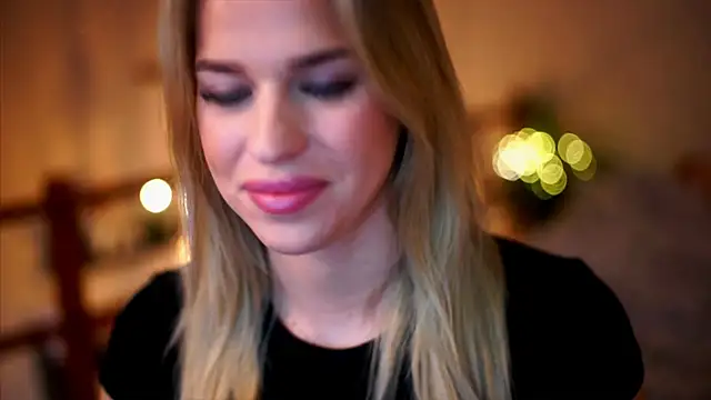 Snapshot of Emilyvanroessel chatting on October 2025 11:36:02 AM Emilyvanroessel online show from October 2025 11:36:02 AM