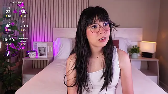 aprilqueenie online show from June 2026 07:42:02 PM