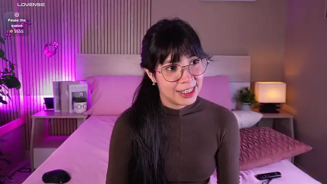 Snapshot of aprilqueenie chatting on May 2026 07:52:02 PM aprilqueenie online show from May 2026 07:52:02 PM