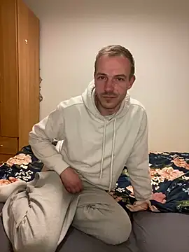 Skinny0150 online show from April 2026 09:19:01 PM