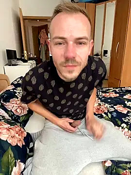 Skinny0150 online show from October 2025 07:42:02 AM