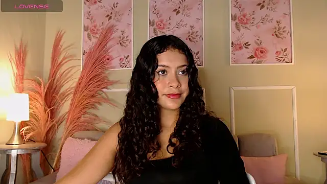 Snapshot of CurlyDani chatting on September 2025 07:06:02 PM CurlyDani online show from September 2025 07:06:02 PM