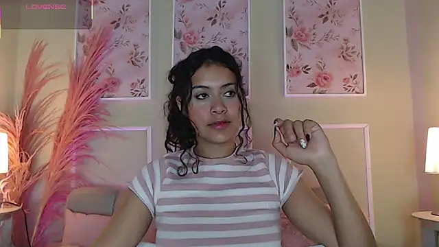 Snapshot of CurlyDani chatting on September 2025 12:14:01 PM CurlyDani online show from September 2025 12:14:01 PM