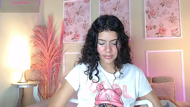 Snapshot of CurlyDani chatting on September 2025 12:22:02 PM CurlyDani online show from September 2025 12:22:02 PM