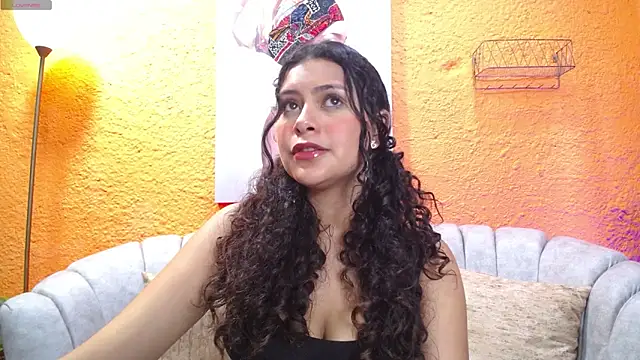 Snapshot of CurlyDani chatting on October 2025 06:51:01 PM CurlyDani online show from October 2025 06:51:01 PM