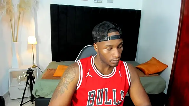 chrstian lewis1 online show from November 2025 01:37:01 PM