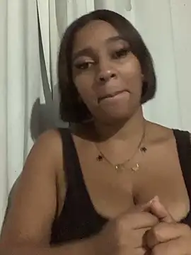 Crisschiavo online show from November 2025 01:09:01 AM