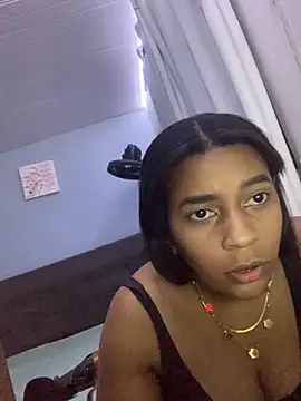 Crisschiavo online show from November 2025 10:09:01 PM