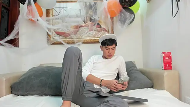 Felipe Cold online show from October 2025 03:40:02 AM