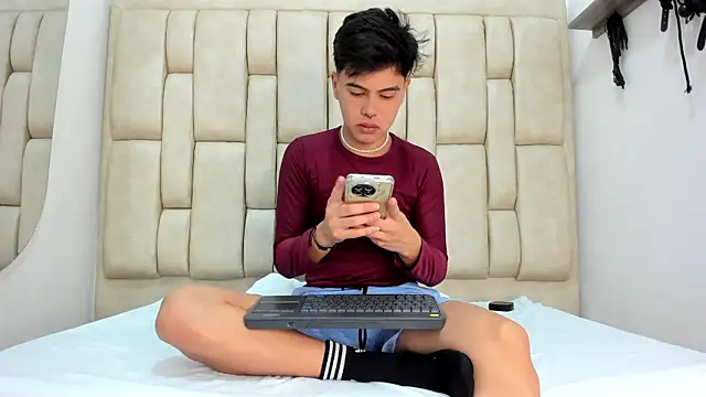 Felipe Cold online show from November 2025 02:39:02 AM