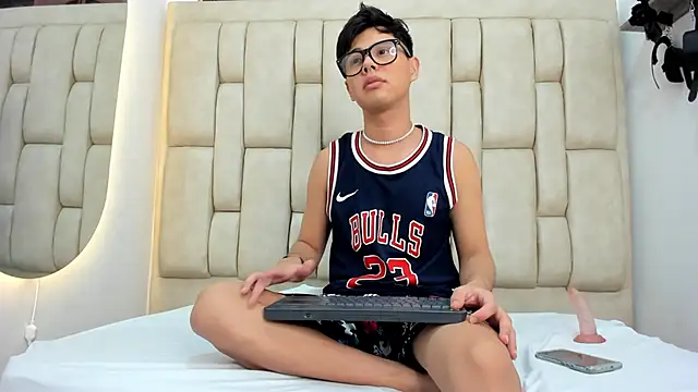 Felipe Cold online show from October 2025 02:13:02 AM