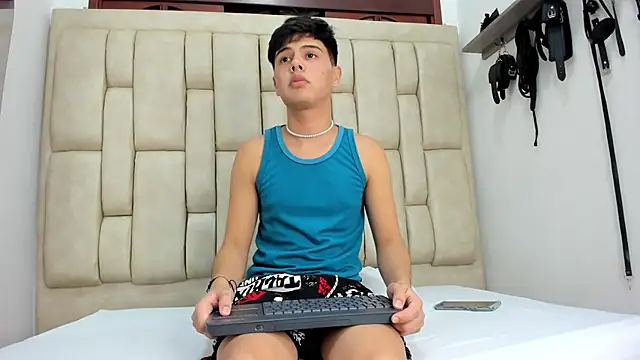 Felipe Cold online show from October 2025 02:26:01 AM
