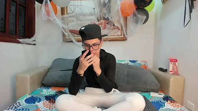 Felipe Cold online show from October 2025 02:34:02 AM