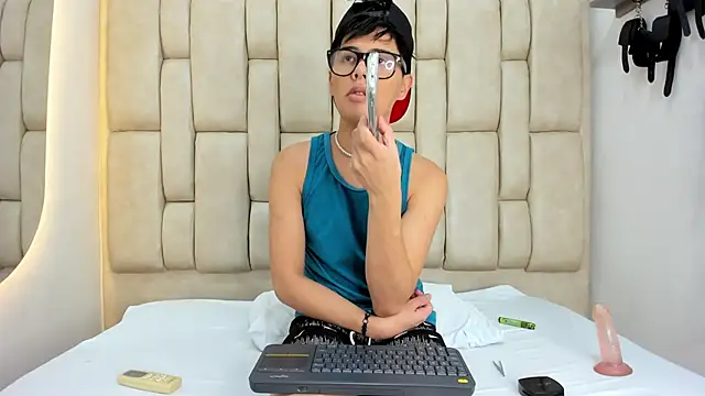 Felipe Cold online show from October 2025 02:21:01 AM