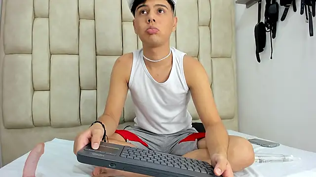 Felipe Cold online show from September 2025 02:39:01 AM