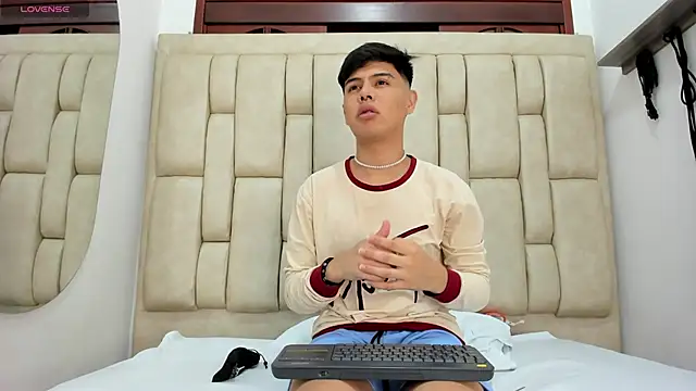 Felipe Cold online show from November 2025 02:38:02 AM