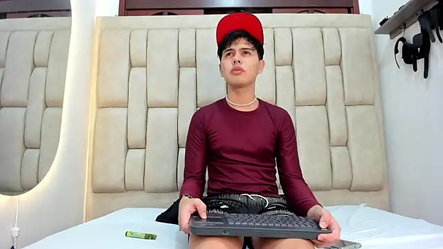 Felipe Cold online show from October 2025 02:13:01 AM