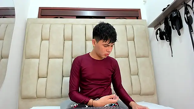 Felipe Cold online show from October 2025 02:13:01 AM