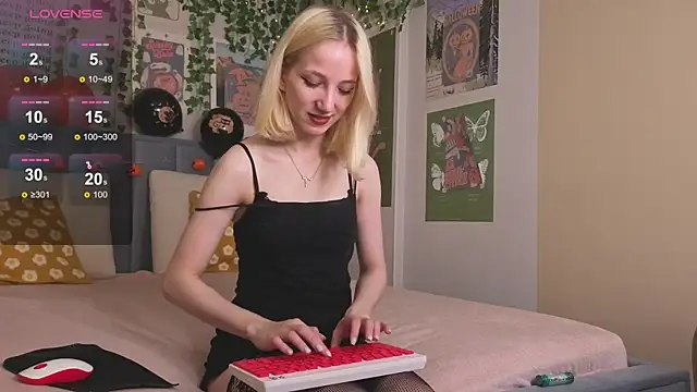 EmmaNovak online show from October 2025 12:15:02 PM