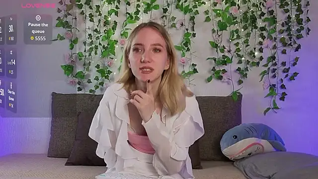 EmmaNovak online show from March 2026 09:16:02 PM