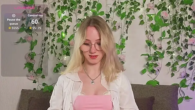 EmmaNovak online show from March 2026 11:07:02 PM