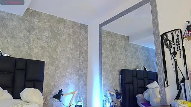 crystaldarliing online show from May 2026 09:03:02 PM