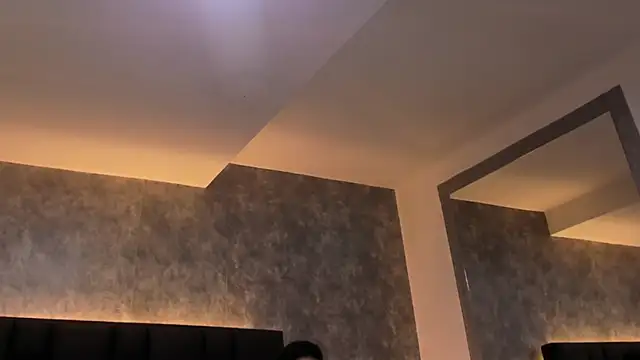 crystaldarliing online show from November 2025 02:12:01 PM