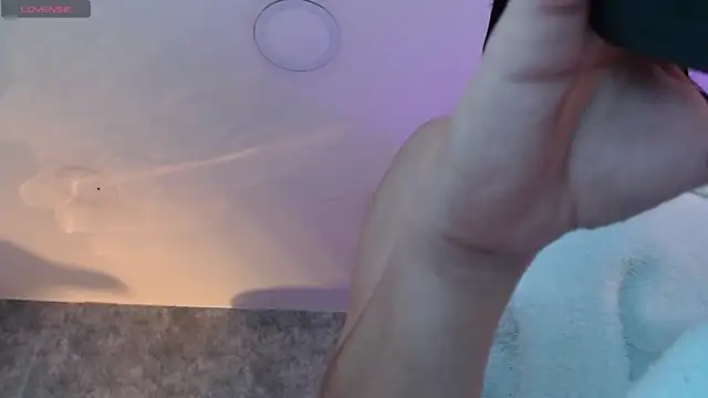 crystaldarliing online show from March 2026 05:36:01 PM