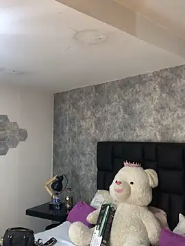 crystaldarliing online show from June 2026 05:23:02 PM