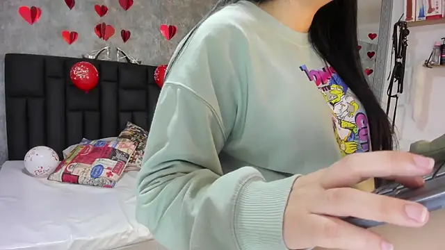 crystaldarliing online show from February 2026 01:22:02 PM