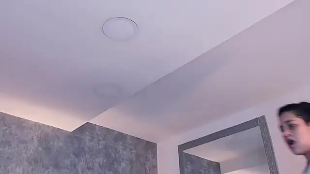 crystaldarliing online show from November 2025 02:28:02 PM