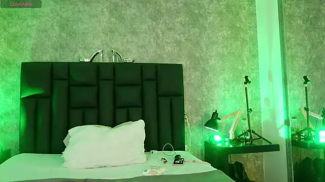 crystaldarliing online show from April 2026 05:50:02 PM