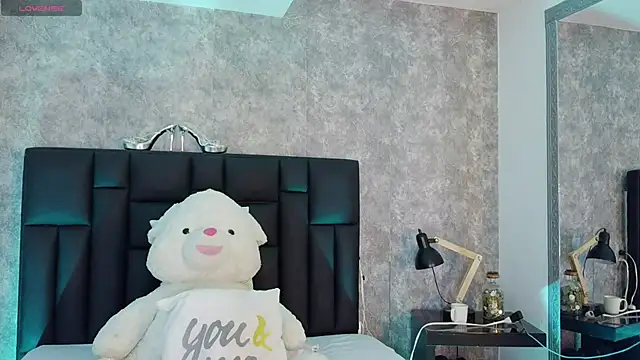 crystaldarliing online show from May 2026 06:28:01 PM