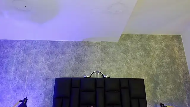crystaldarliing online show from April 2026 05:30:01 PM